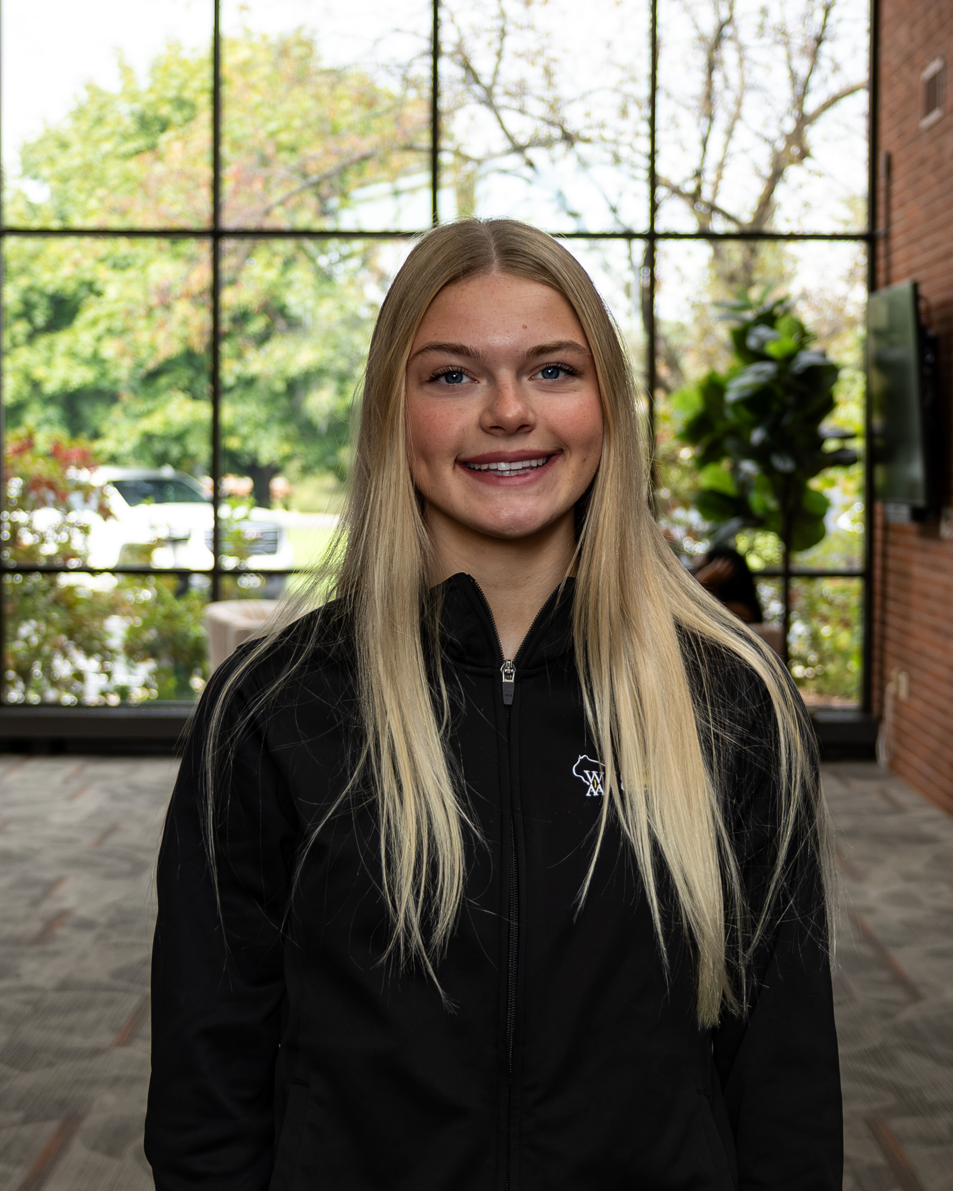 headshot of jenna stoltenburg